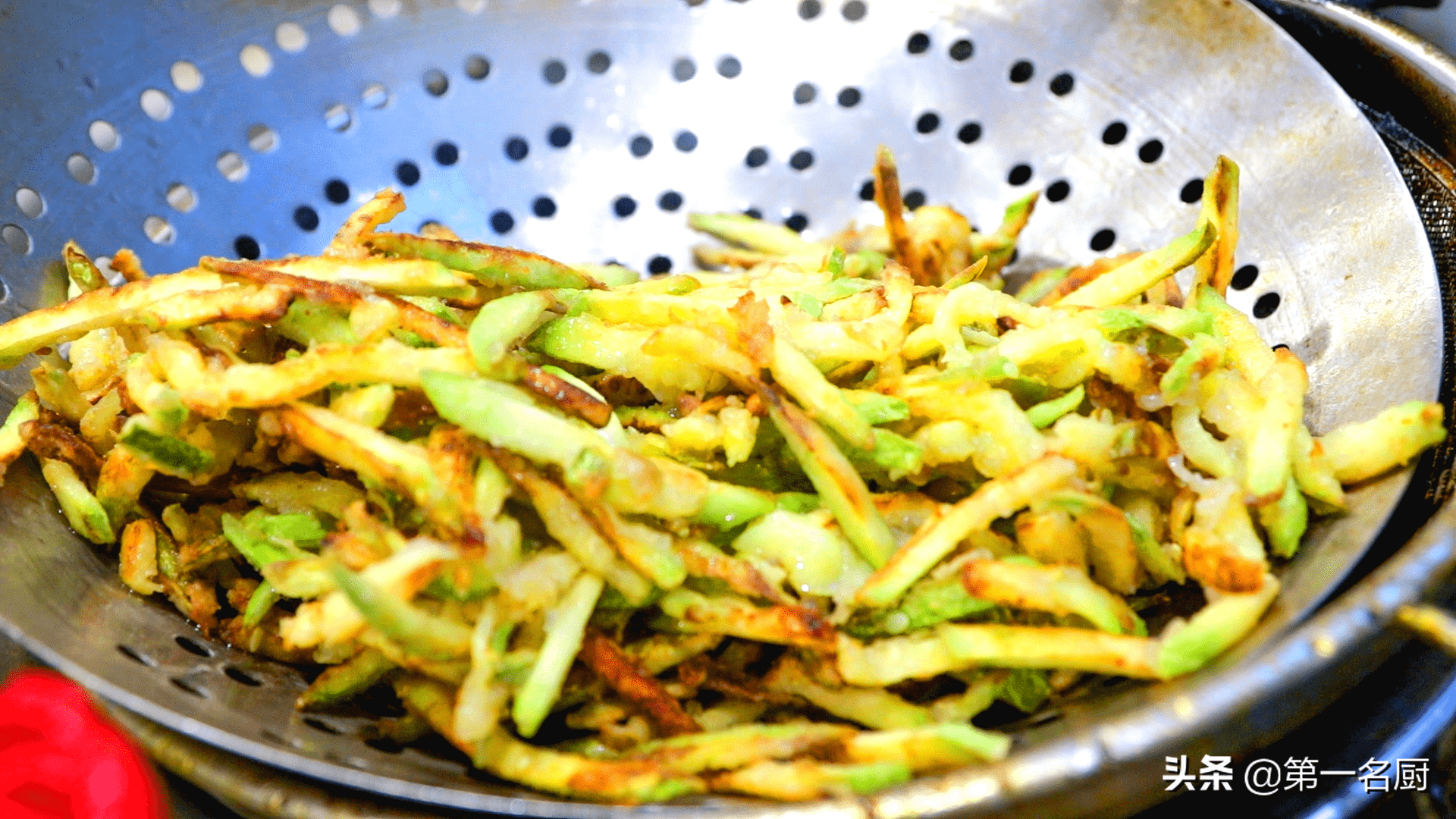 随手一做好吃极了_下锅_食用油_勺子