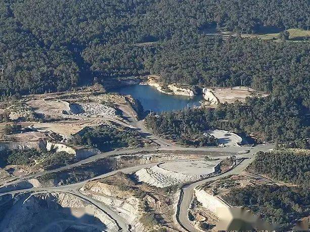 一句股评带崩了锂矿板块锂矿一哥上市首日破发另一个龙头却继续大手笔