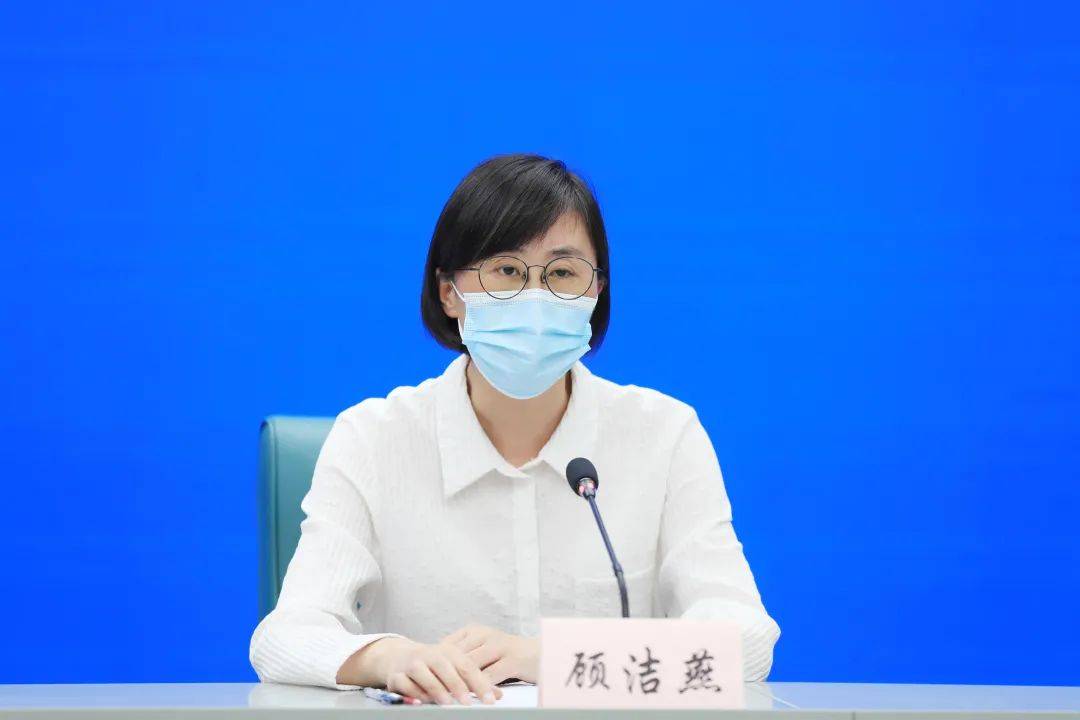 松江区副区长顾洁燕通报:今日,松江区报告1例社会面发现的阳性感染者