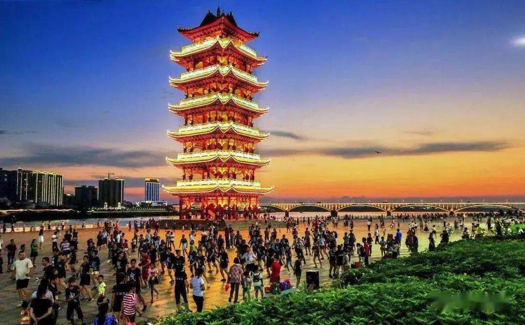 广西的张家界北帝山龚州生态公园明珠楼汽车纯玩2日游