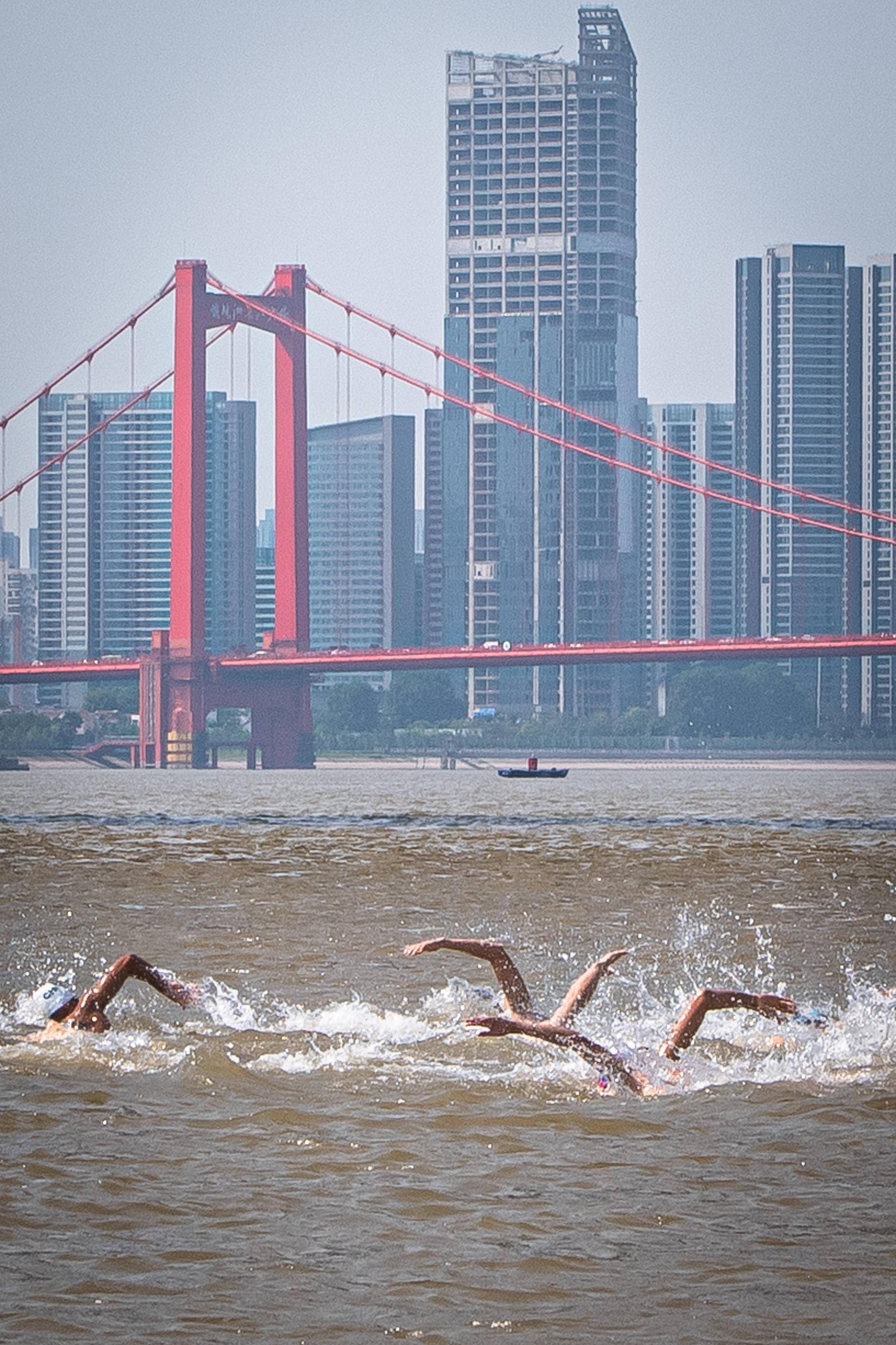 全民健身第47届武汉渡江节举行