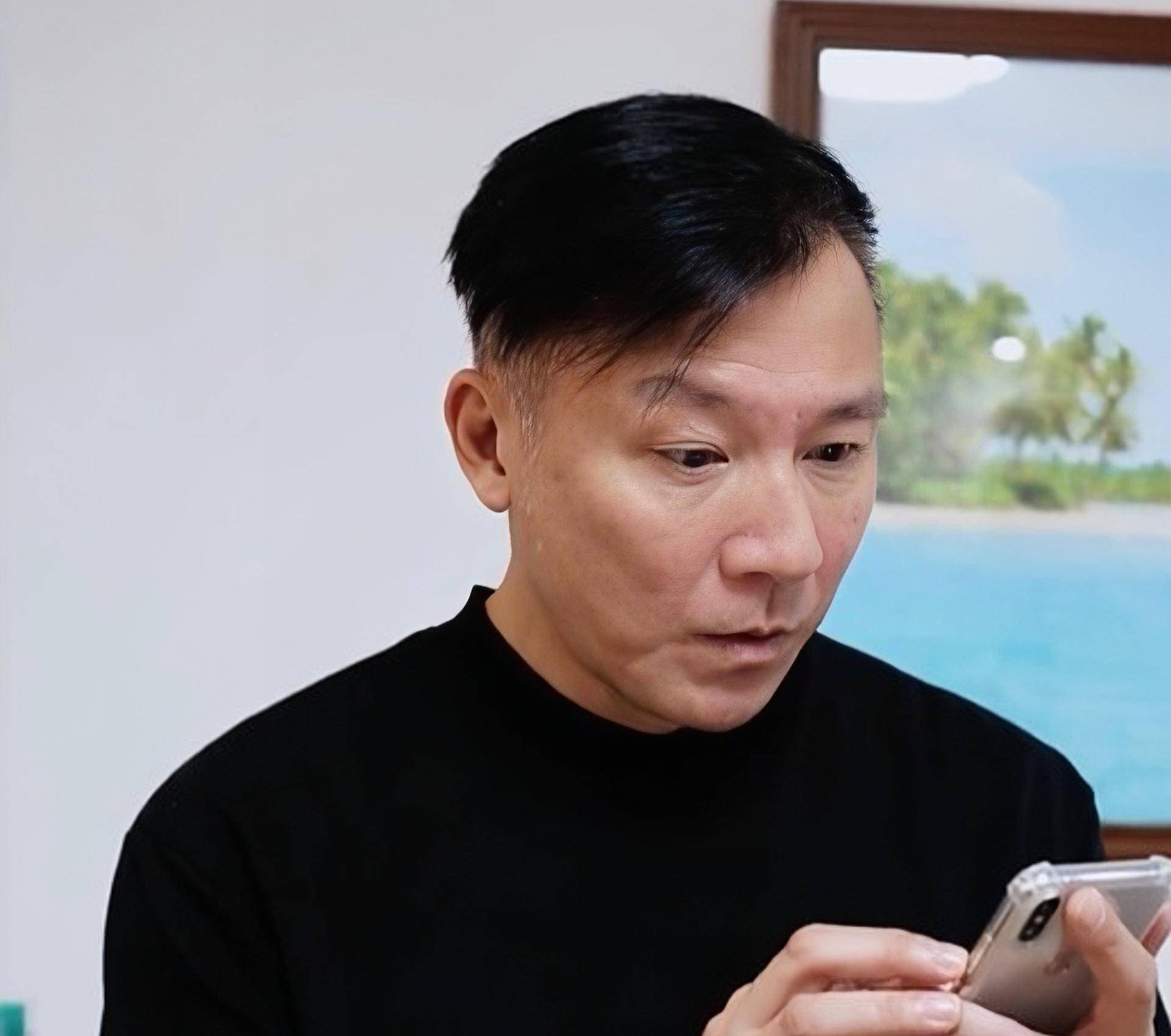 遭吐槽年龄太大,被曝和同性友人暧昧_刘永健_网友_视频