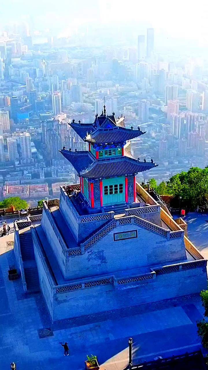 美丽壮观的兰山三台阁寻美中国2022甘肃再出发寻美甘肃旅游推荐官兰泉