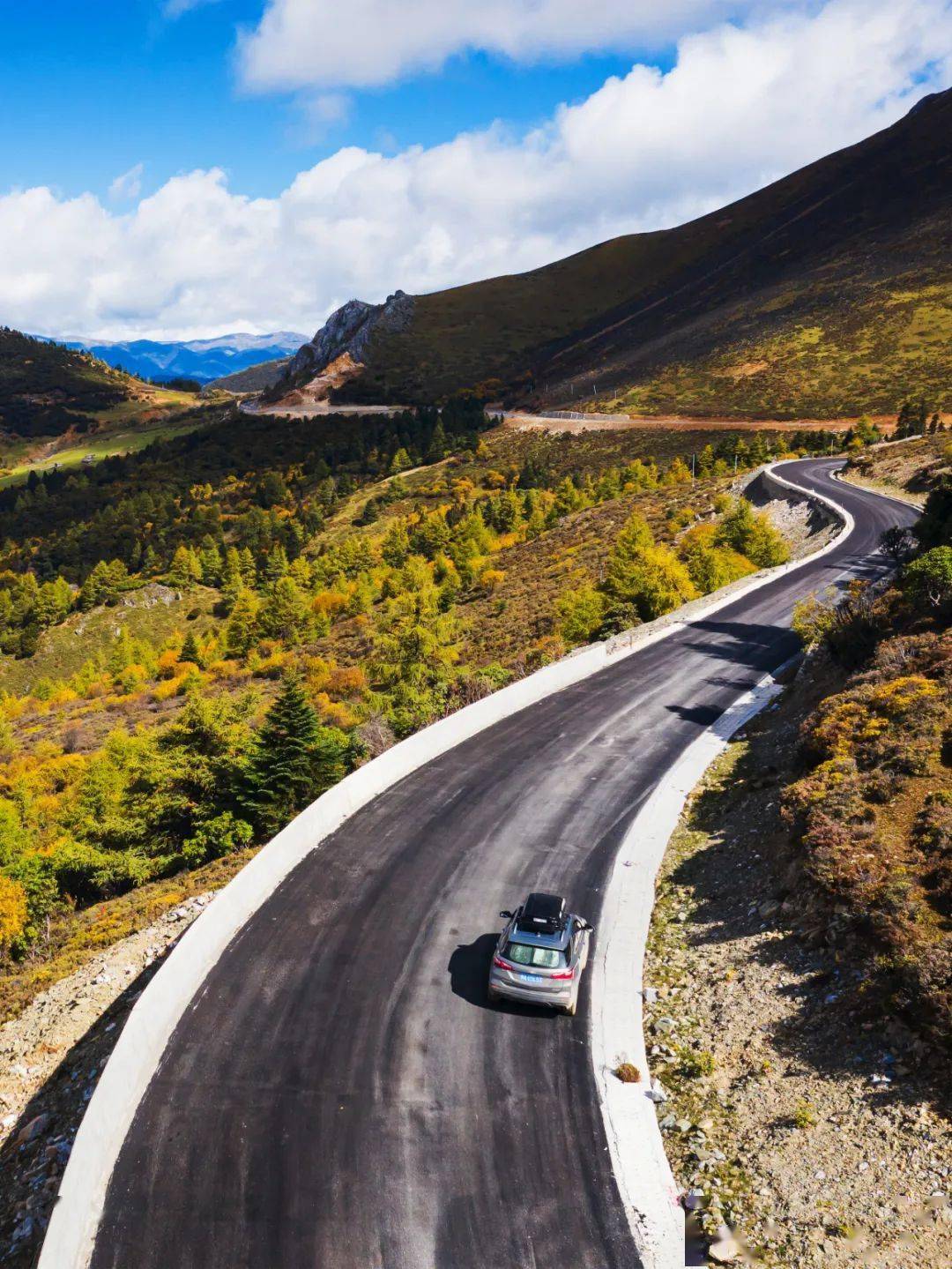 此后走泸亚公路,神秘的纳西古村,俄初山的原始森林是我们给你公路旅行