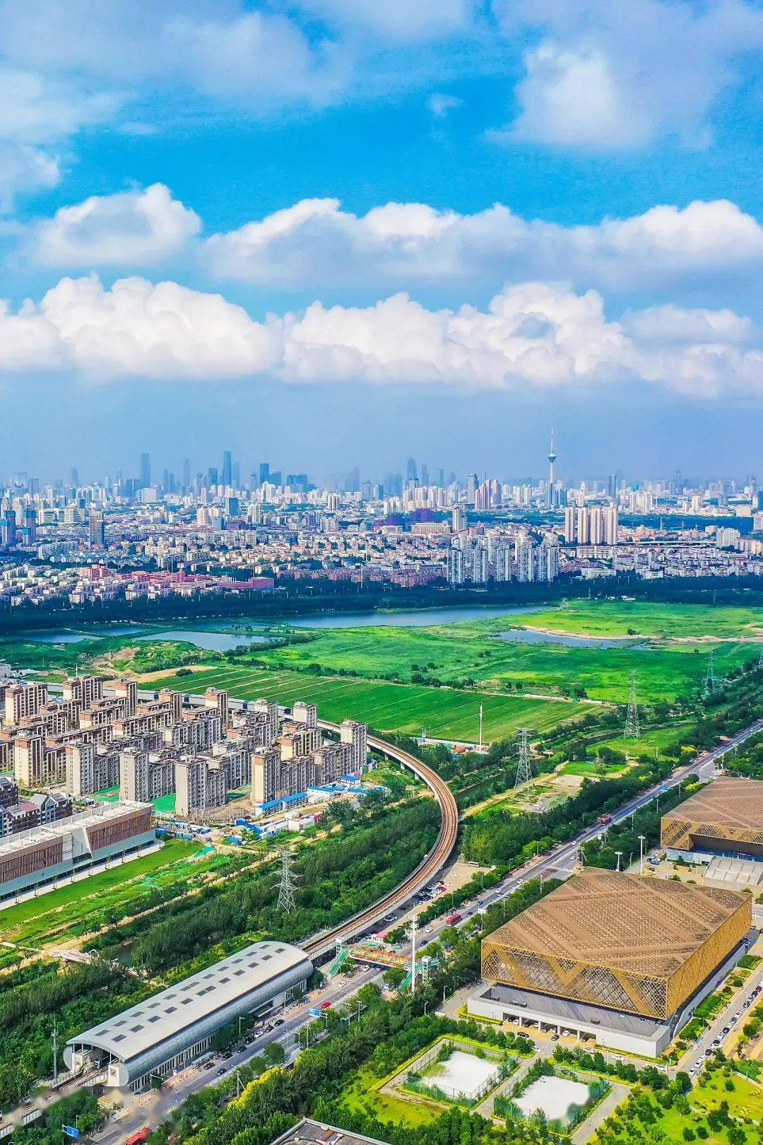 加快建设人与自然和谐共生的现代化大都市