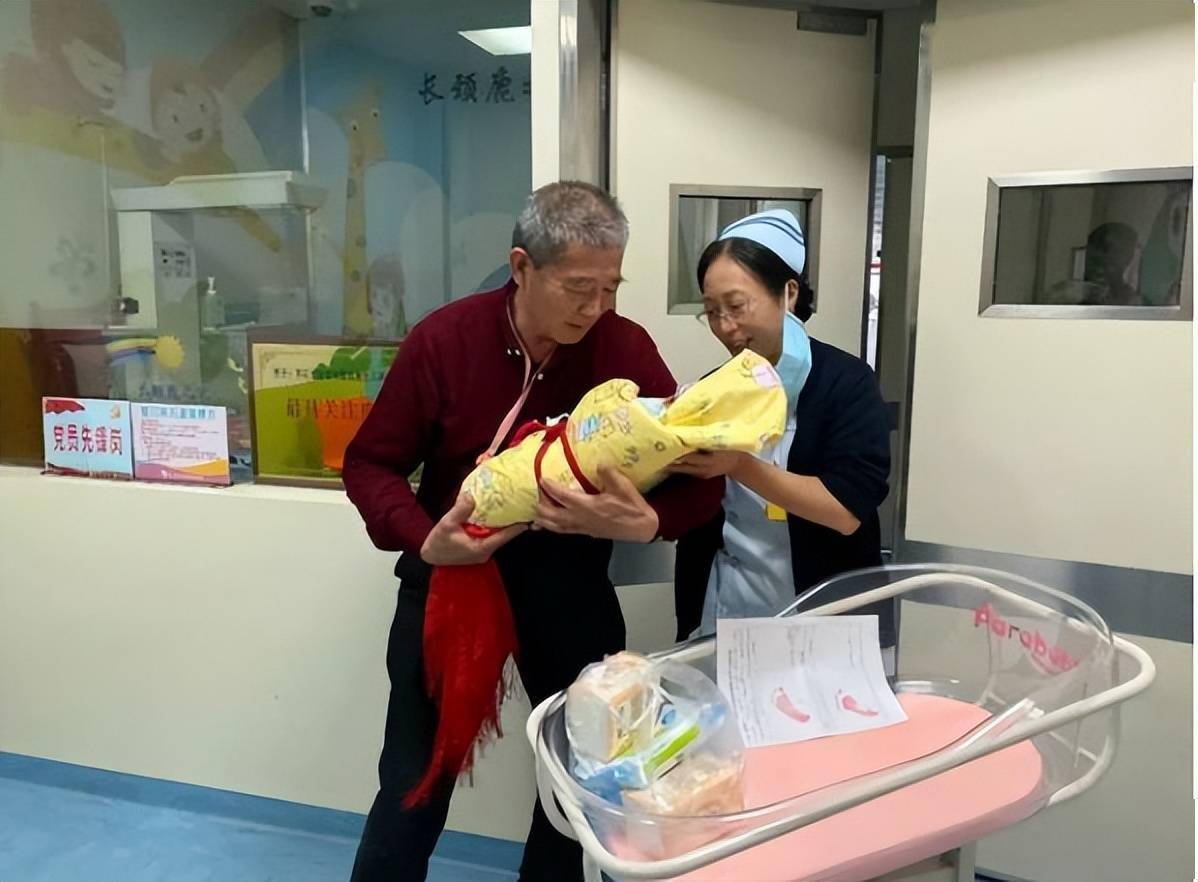 19年山东67岁大妈闹肚子上医院检查医生这是怀孕都有胎芽了