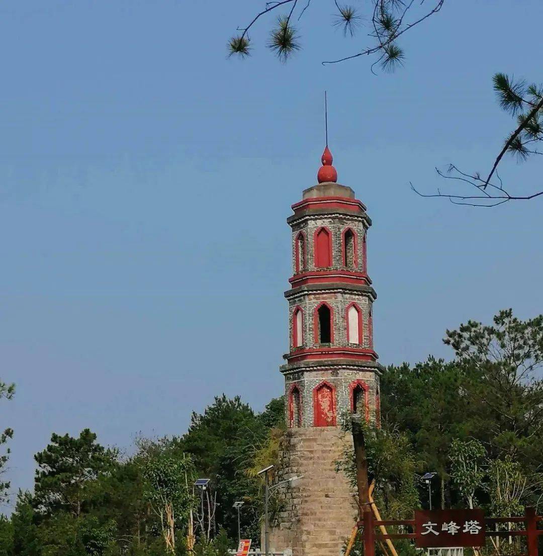 我是素龙,不但有许多名胜古迹,还有很多特色小吃~_罗定市_梁氏_宗祠