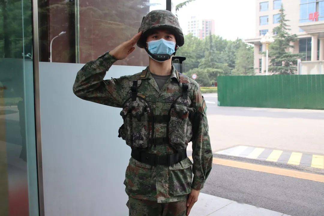 关注河南省军区直属单位换装21式作训服