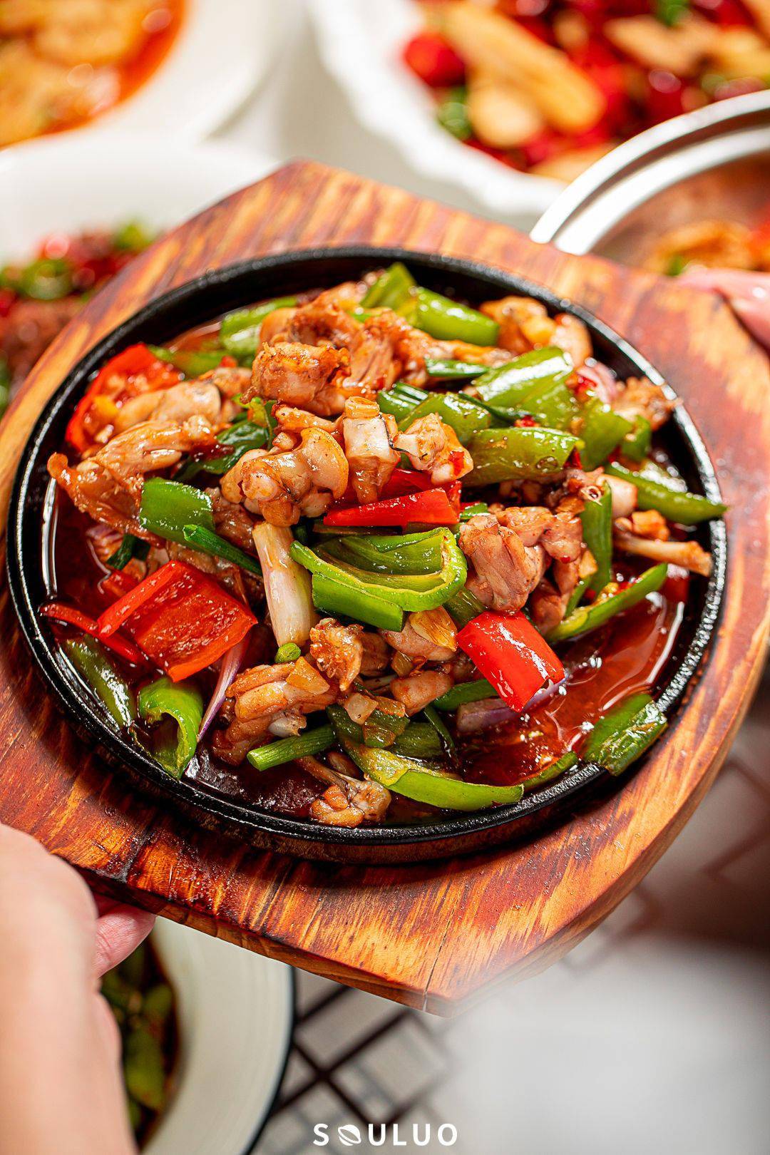 街头大排档爆场王半价吃秘制浓汁爆膏大虾连我阿妈都推荐