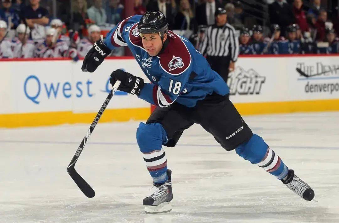 冬奥会中国男子冰球队队长叶劲光