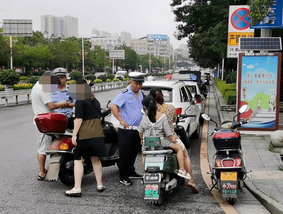 邵東3名摩托車司機攤事了,當場被拘!_違法_交通_機動車