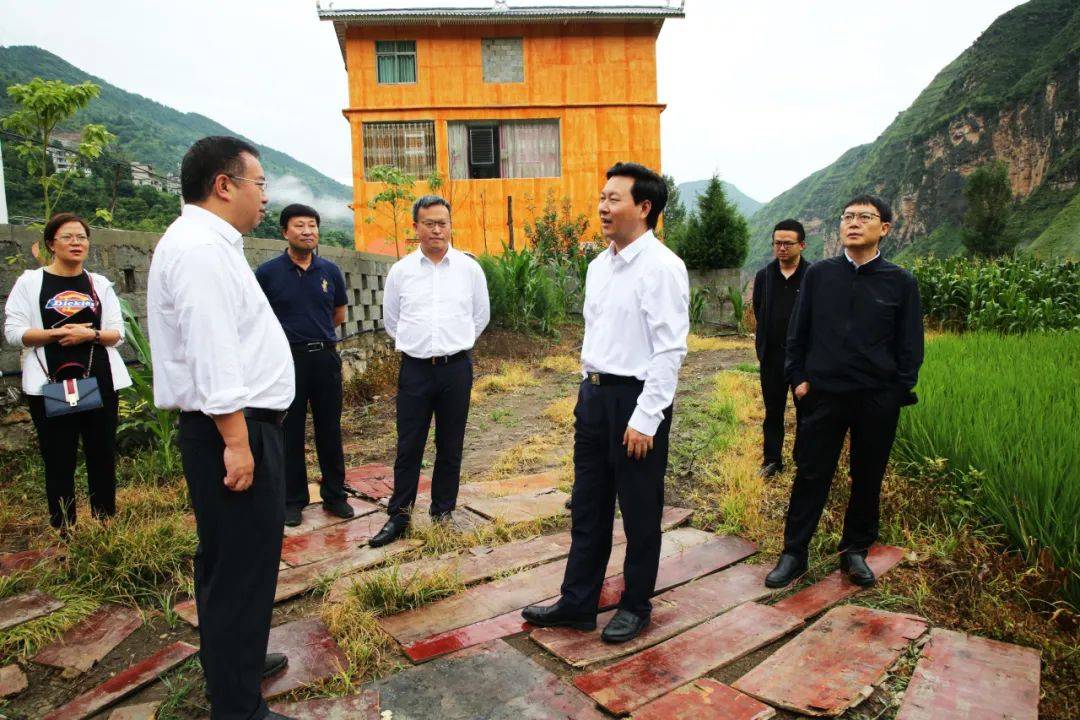 穆嵘坤率调研组到威宁调研乡村振兴和产业发展工作_雪山镇_民族村
