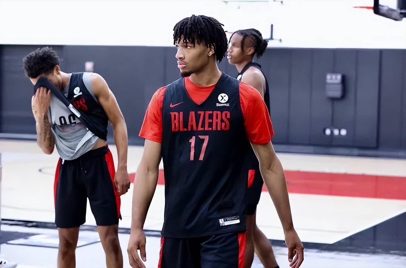 果然伤了!这倒霉孩子,未来10年完了啊_夏普_开拓者_防守