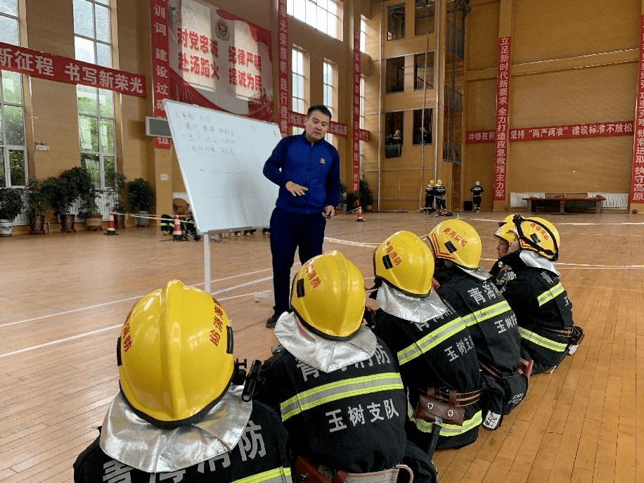 工作动态丨玉树州消防救援支队2022年度初级消防员衔级晋升暨班长任前