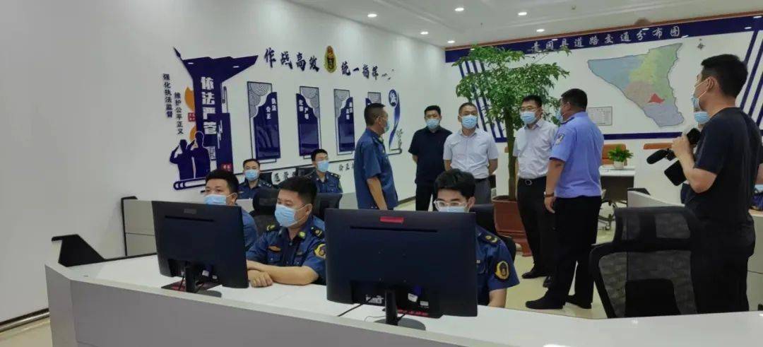 县委副书记,县长孙国文深入青冈县交通运输局智能指挥中心检查指导