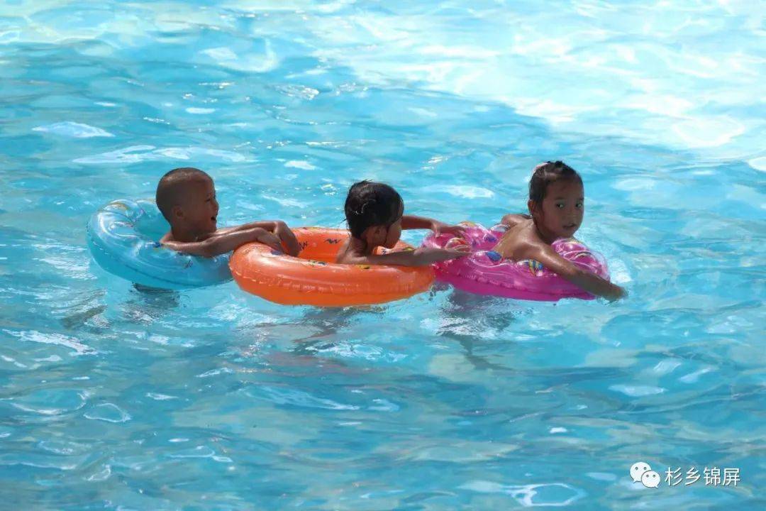 锦屏：山村建起游泳池 孩子暑假有去处