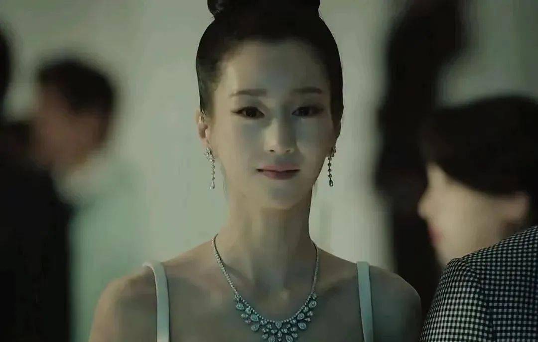 徐睿知夏娃莱尔清冷腹黑美人妆竟全靠弱化眉毛