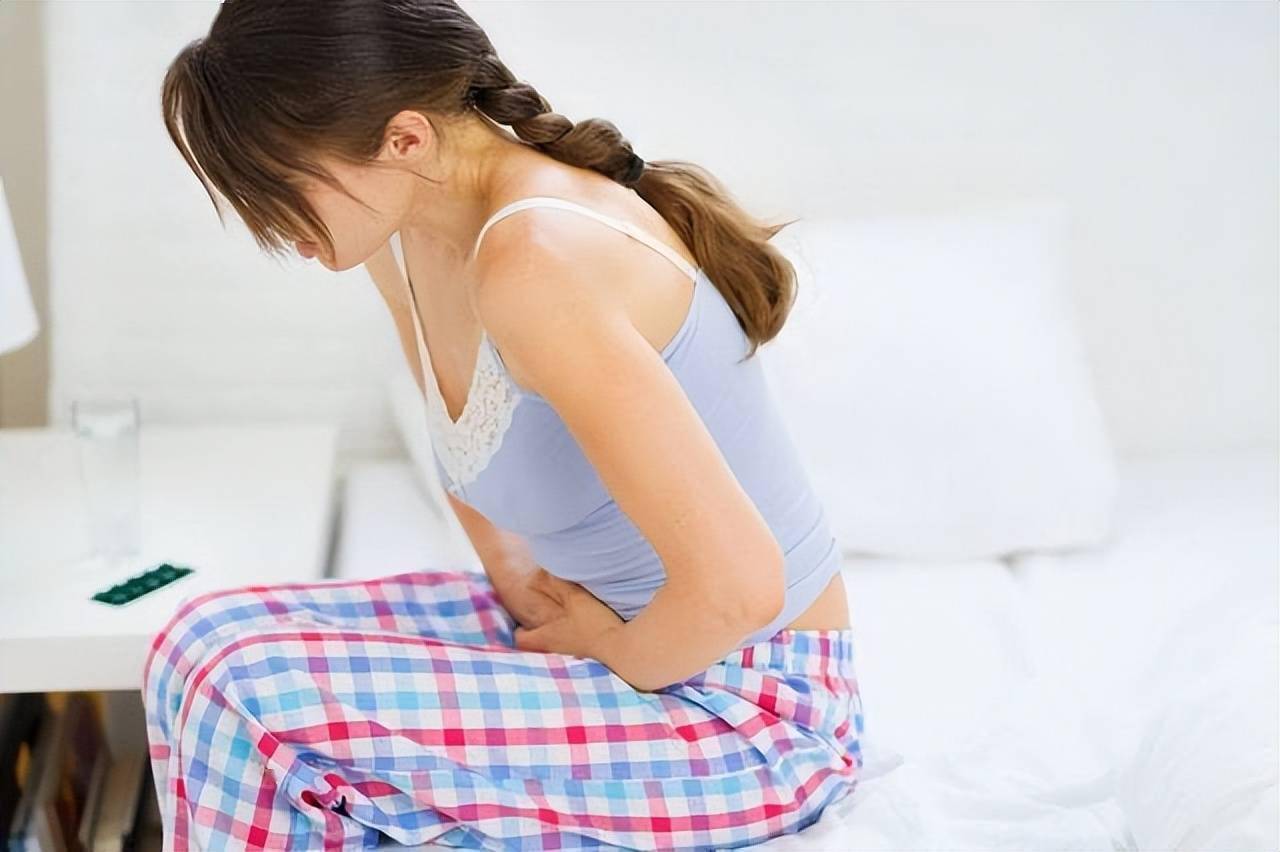 女生来例假时突然流出的一股血块是身上的肉吗看完涨知识了