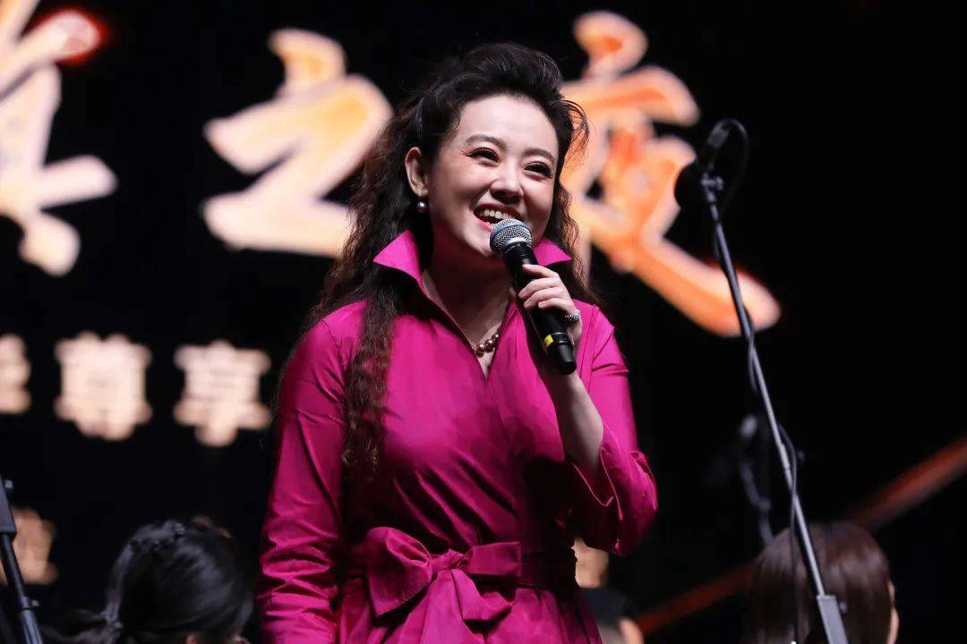 以歌声描绘春城仲夏的“红旗”之红——中央歌剧院2022“红旗之夜”嘉年华尊享音乐会惊艳绽放