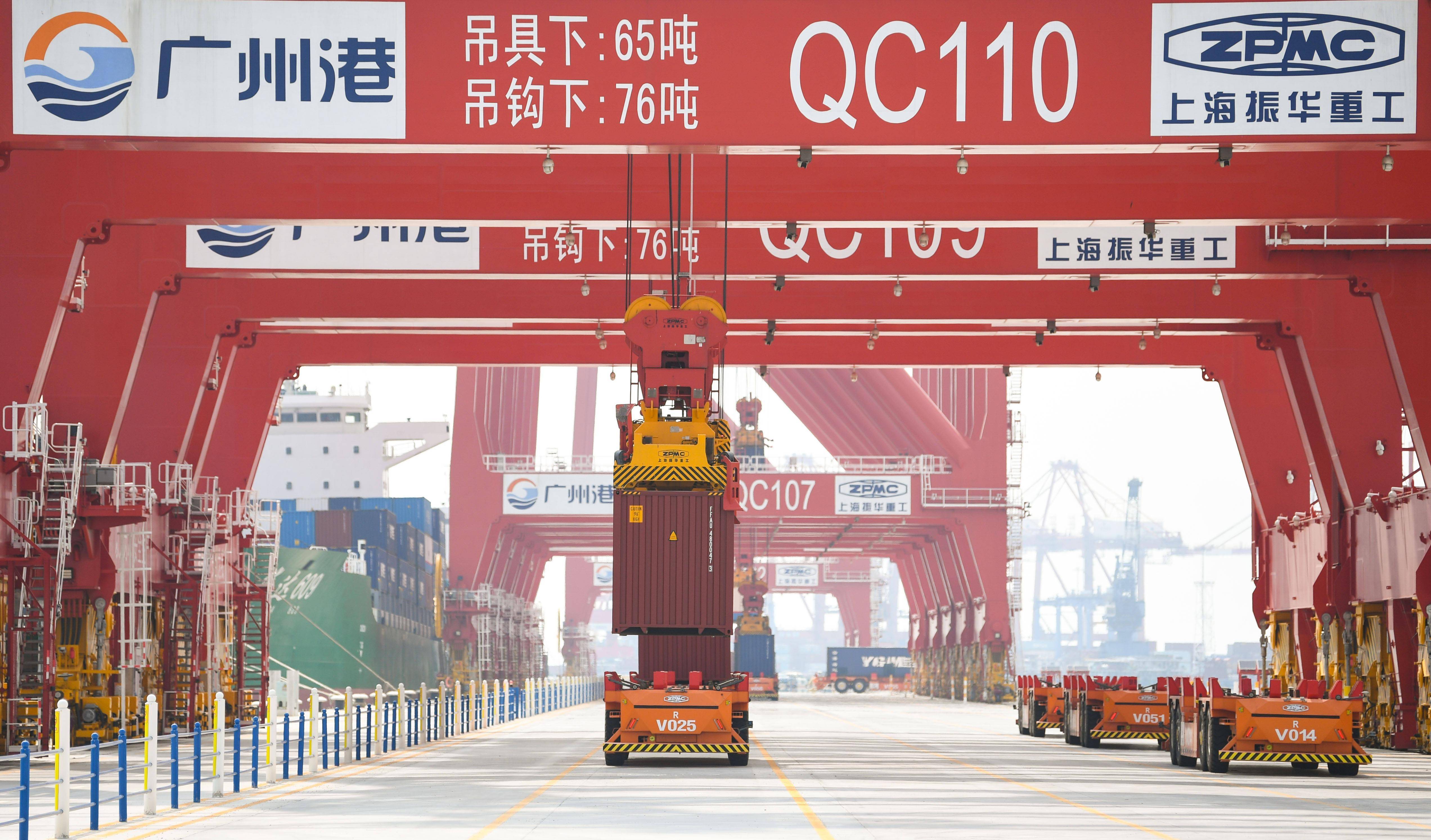 广州港南沙港区四期全自动化码头投入运行