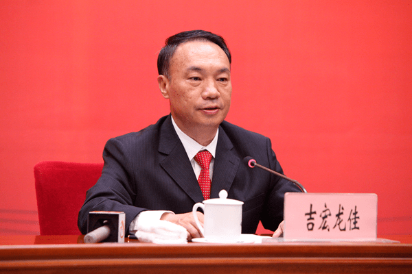 退役军人工作专场发布会在昆举行,省退役军人厅党组书记,厅长吉宏龙佳