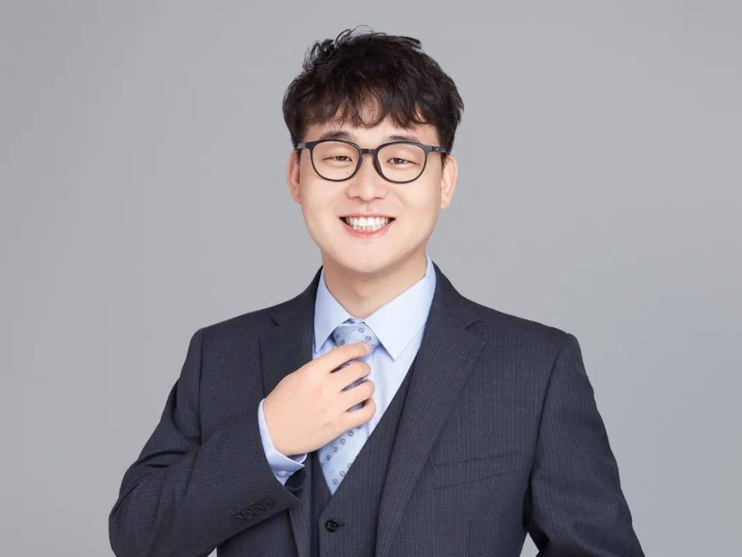 毕业照vs工作照那些走出校园进入银行的人变啥样了