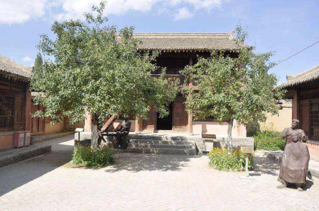 红二方面军总指挥部及贺龙,任弼时,萧克同志住室旧址——张家大院《第