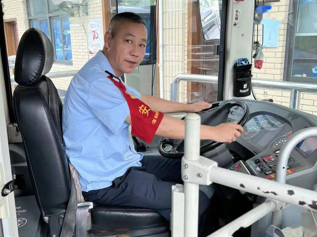 扎根公交续写风采杭州公交退役军人退役不褪色换装不换心