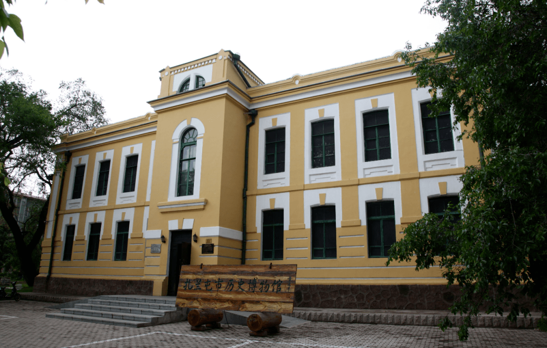 扎兰屯市历史博物馆扎兰屯乌兰夫同志纪念馆扎兰屯知识青年博物馆扫码