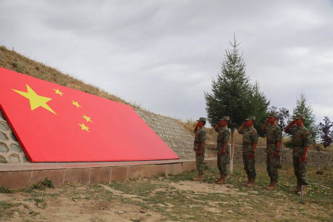 我給軍旗敬個禮|報告!戰位有我,請祖國放心!_敬禮_軍人_巡邏