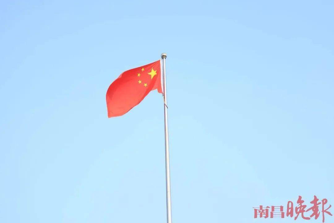 這就是今早的八一廣場!_國旗護衛隊_五星紅旗_南昌