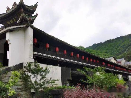 湖南安化永錫橋(萬成 攝)永錫橋位於安化縣茶馬古道上,橫跨麻溪,建於