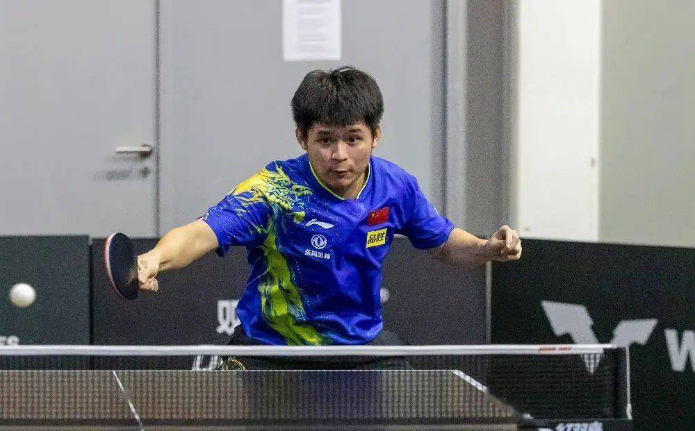 直板名将冲击正赛席位,世界冠军稳操胜券_对阵_薛飞_选手