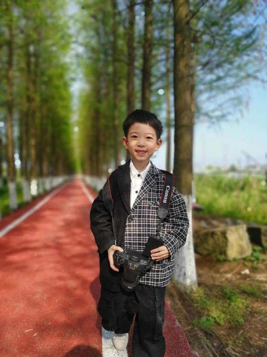 8小得主:张嘉灏精彩视频丰富多彩的体育游戏增强孩子的自信心,父母的