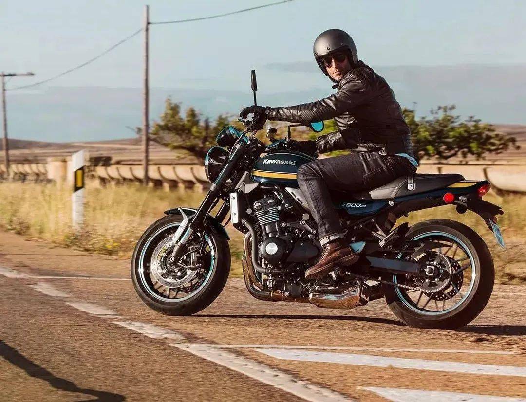 川崎四缸复古街车z900rs发布全新配色售价141万元青玉虫版画涨价