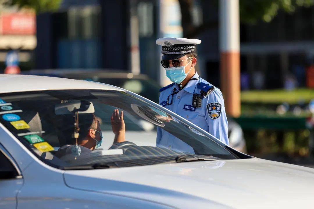 闵行公安辅警正式"授证换标"再出发_工作_上海市_管理条例