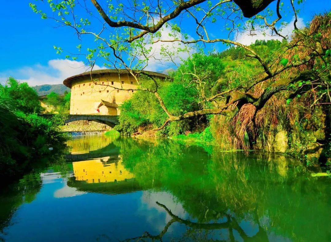 位于中国首批历史文化名村,首批中国最佳景观村落的南靖县书洋镇,梅林