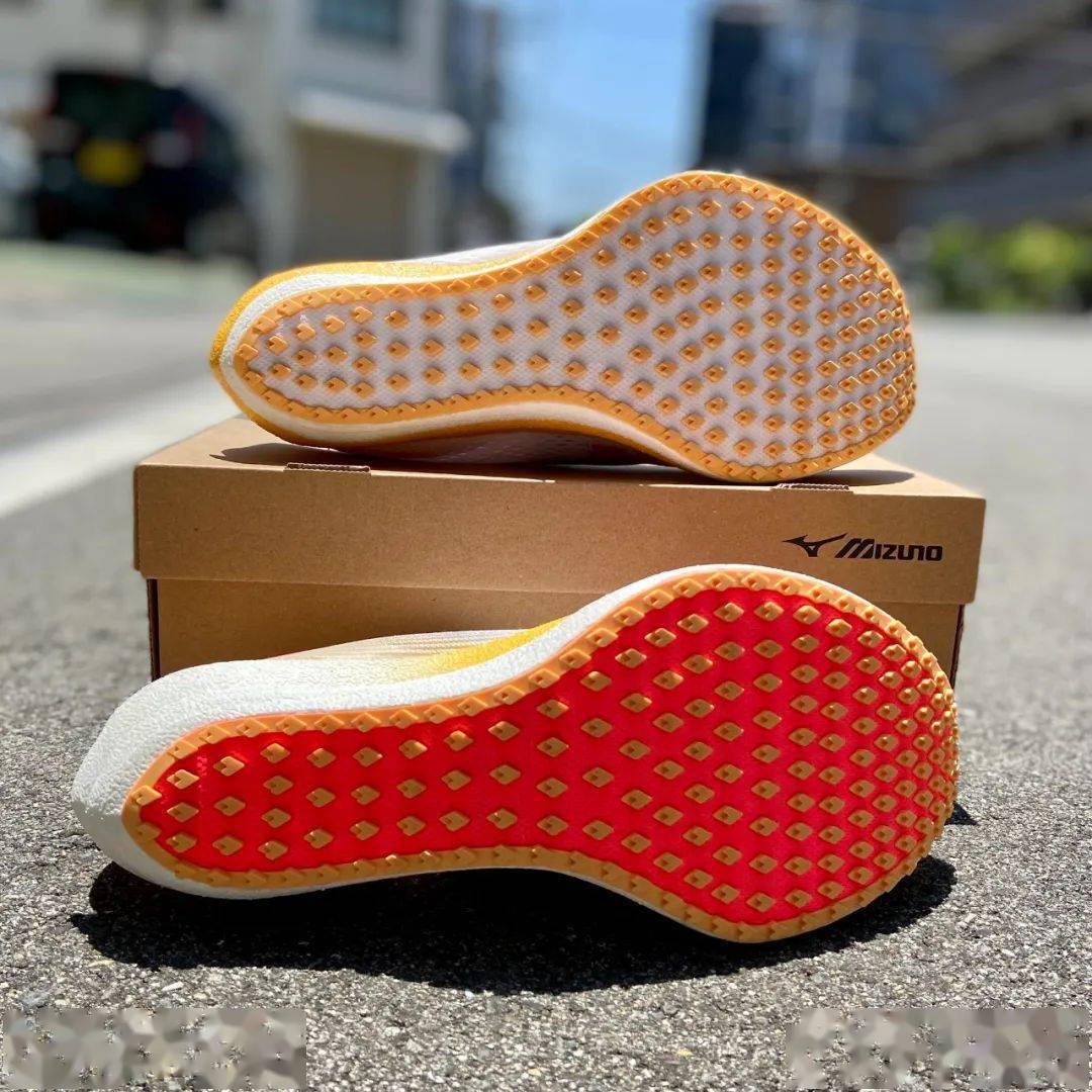 穿什么跑碳板跑鞋砍掉后跟难道这就是大迫杰快乐鞋