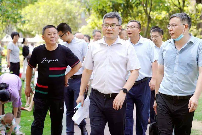 王国林督导文明创建工作_潜山_网格_小区