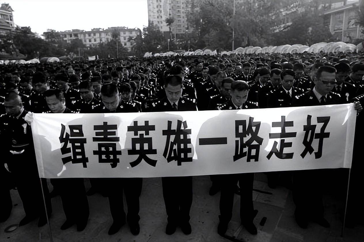 缉毒英雄陈建军24次孤身深入毒穴牺牲时全身结满白霜年仅25岁