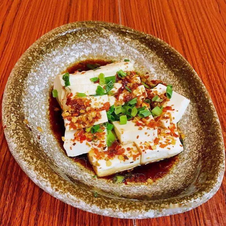 十分开胃下饭被称为赣州版"臭豆腐"盐蛋豆腐所以赣南客家人称之为盐蛋