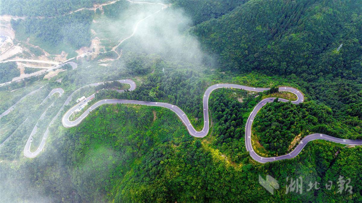 利川佛宝山：凉风习习迎远客