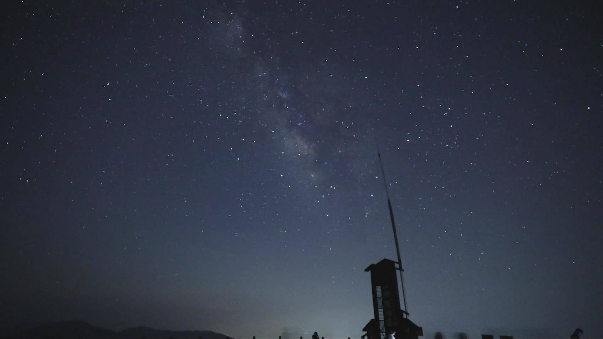 云冰山：高温“催热”避暑游 夏季纳凉好去处