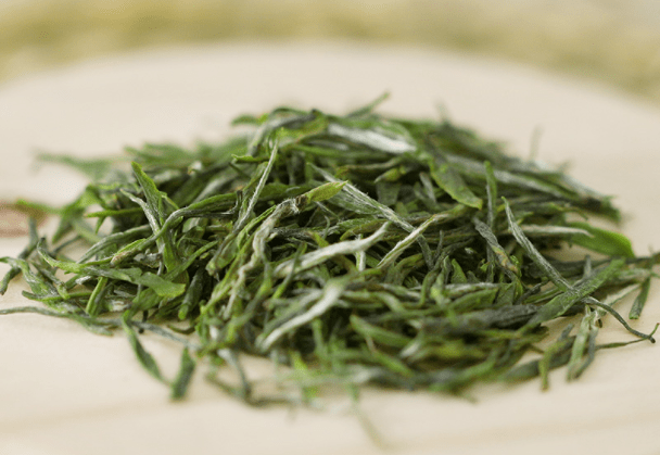 茶叶采自福建省宁德市屏南县,该地区属亚热带海洋性季风气候,海拔900