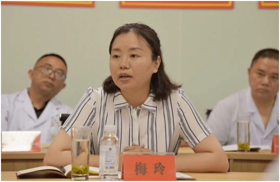 医疗队到达遵义市凤冈县后,凤冈县人民政府副县长梅玲,凤冈县人民医院