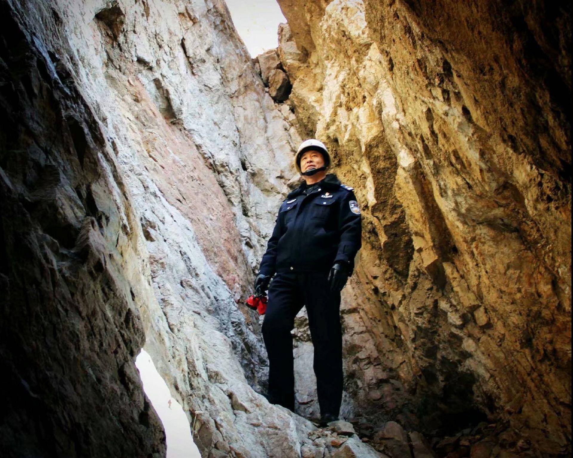 一只鞋一座山峰图片