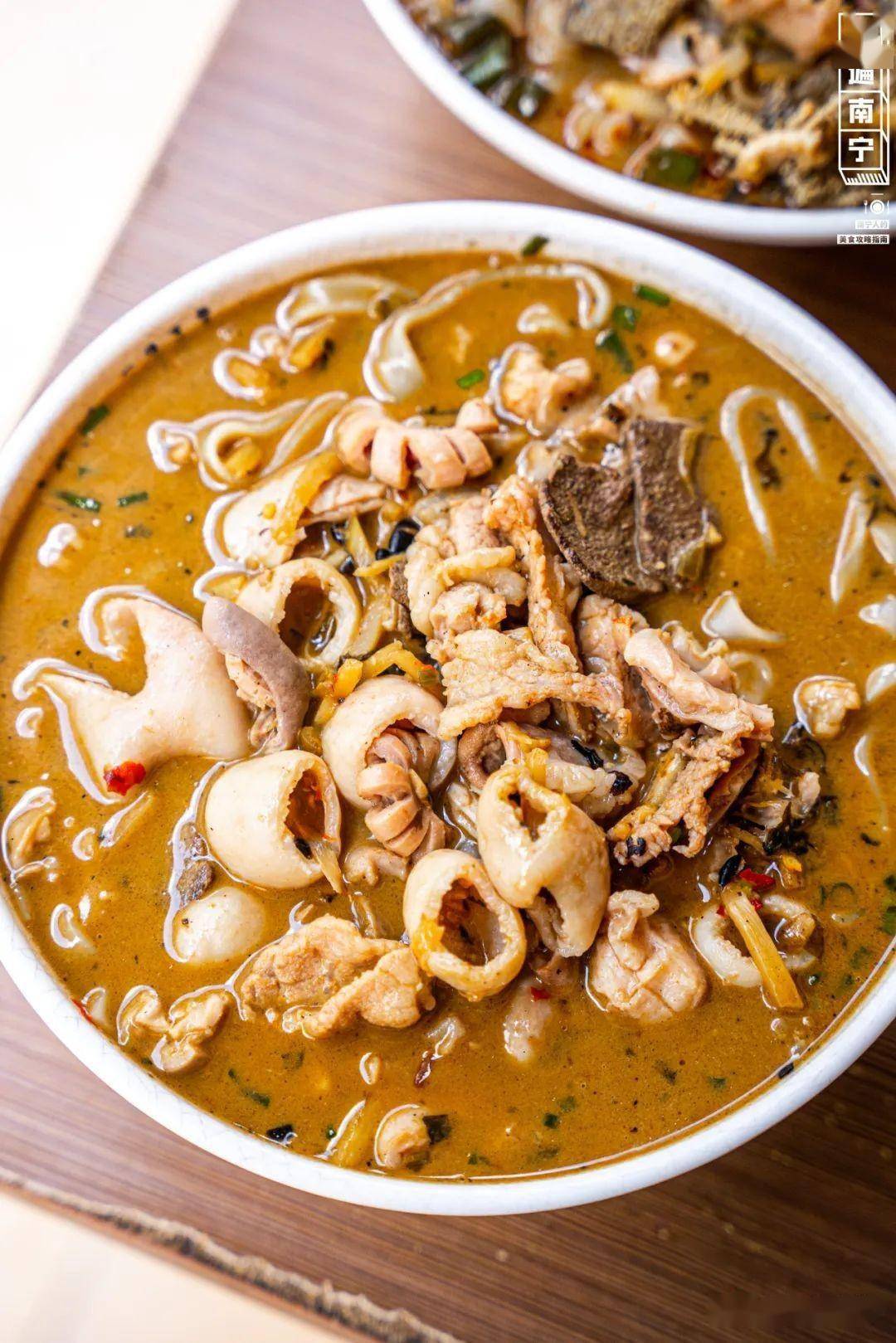 大众搜不到的粉店我们花了150块吃老友牛杂