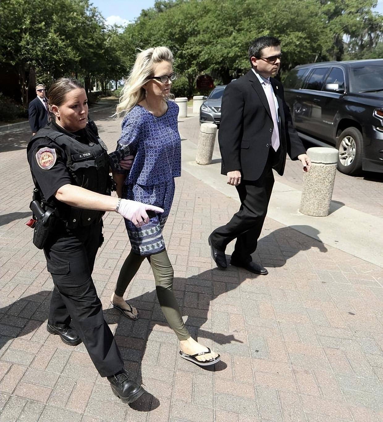 2000年美国一男子打猎时失踪妻子却改嫁好友16年后真相被揭开