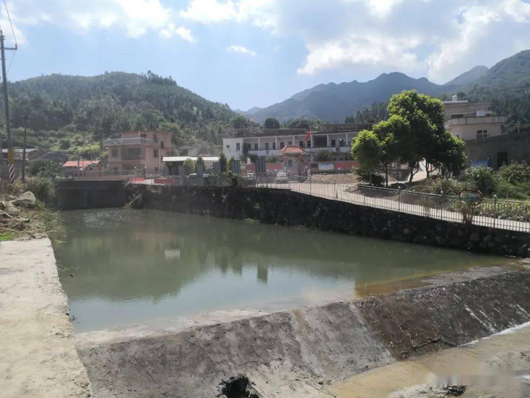 巩固金坑,龙岭和下村的建设成效,抢抓驻镇帮镇扶村的有利机遇,扎实