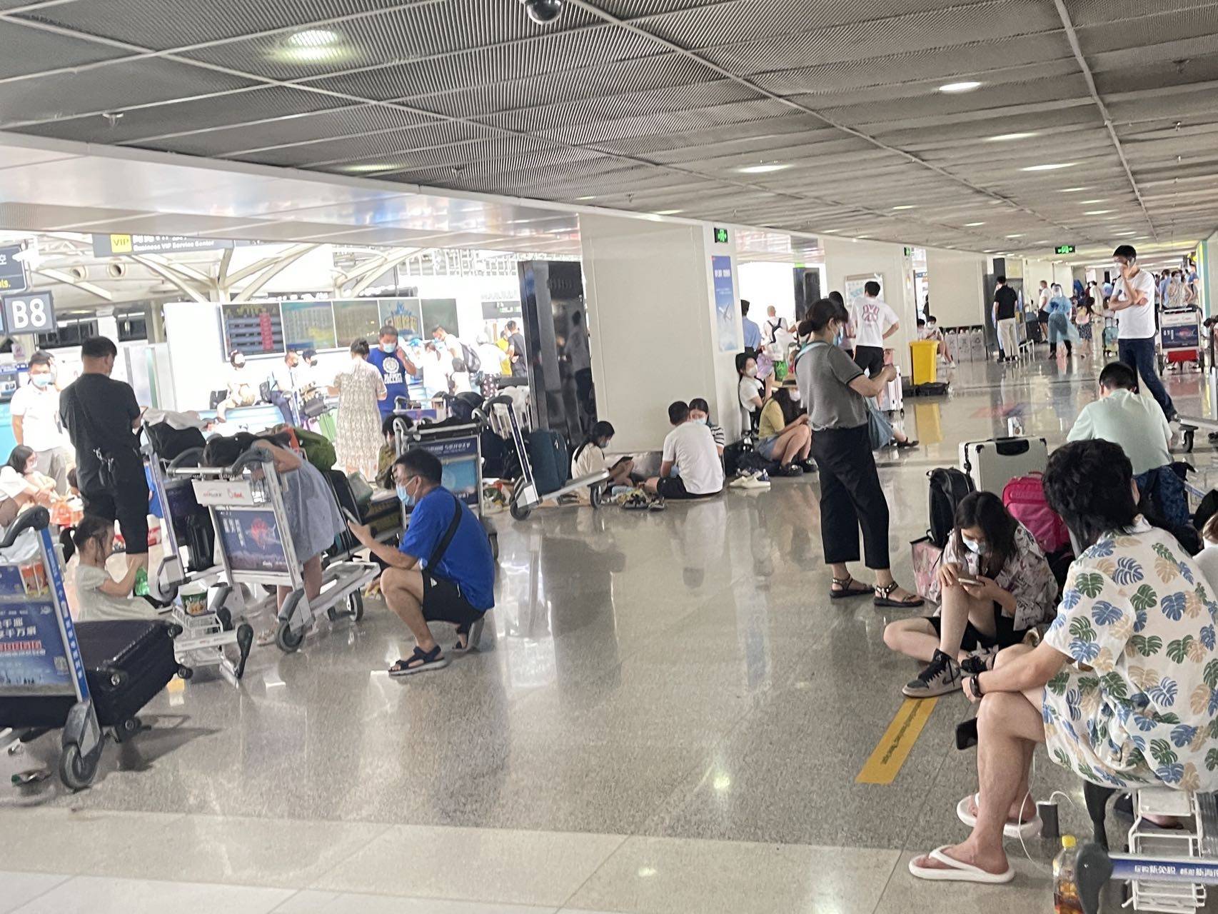 刚刚，首批125名滞留三亚游客乘机返回西安_海南_沙晓峰_疫情